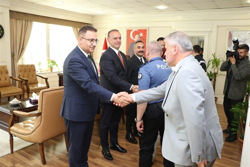 Kaymakamlığımızda Kurban Bayramı dolayısıyla Bayramlaşma programı düzenlendi. 